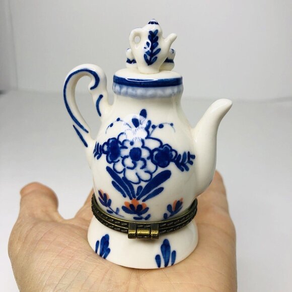 Delft Blue Hand Painted Holland Teapot Shaped Trinket Box Butterfly Clasp Gift - Picture 2 of 7